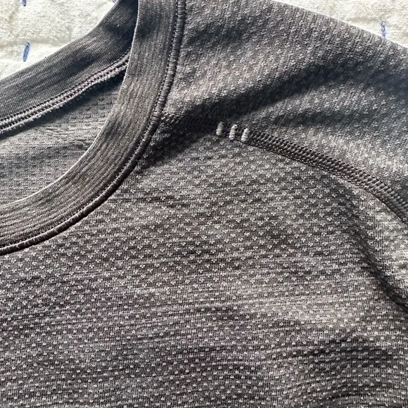 Men’s Large Multi Color Lululemon Metal Tech Long Sleeve Shirt size Large. - Picture 4 of 7